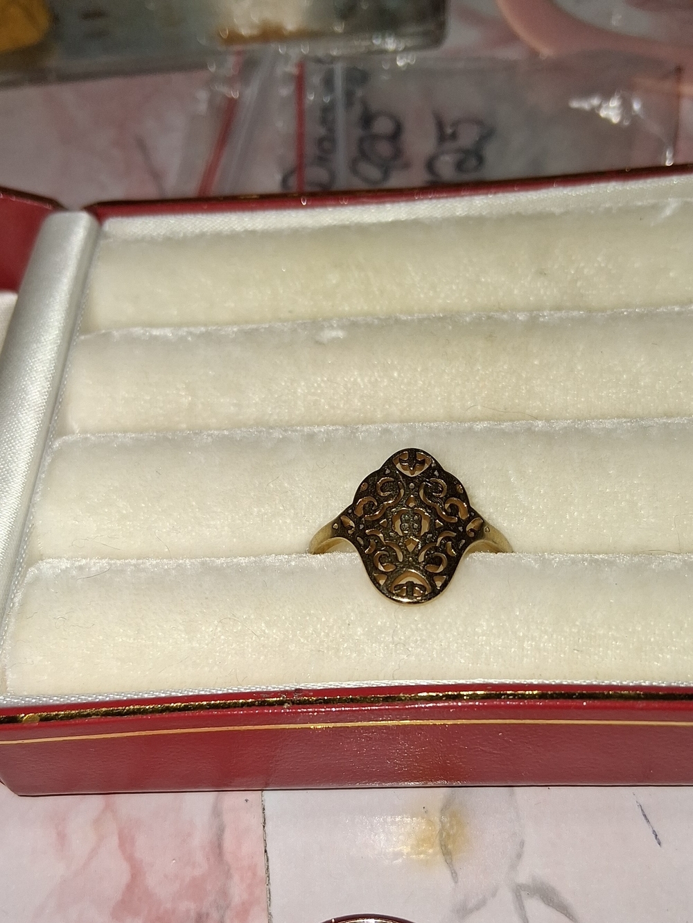Vintage-Inspired Gold Filigree Women's Ring - Elegant Gold Tone